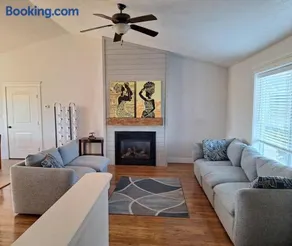 Spacious 5BR Home with Yard & Basement Lounge - Image 2