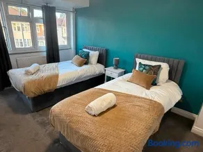 Elite Lux Stays - Spacious Luxury Home - Image 3