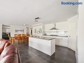 Busselton Broadwater Holiday Home - Image 2