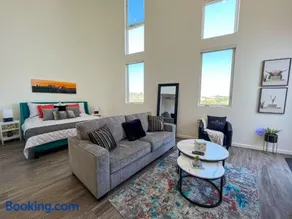 LUXURY LA PENTHOUSE PRIME LOCATION Min from HOLLYWOOD and DOWNTOWN - Image 2