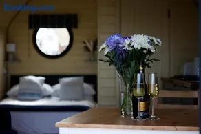 Spring Tide Cliff Top Glamping Pod with direct Sea Views - Image 3