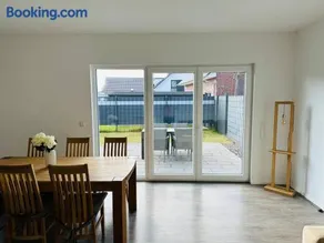 Einzigartiger Neubau-Bungalow - Luxus-Küche, große Terrasse mit Garten - Perfekt für Familie und Gruppen - Image 2