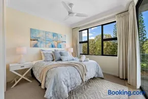 Sea Breeze at Mudjimba Beachside, tennis pool - Image 4