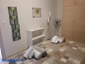 One bedroom apartment with pool - Image 3