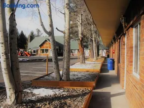 Eagle Crater Lake Inn - Image 5