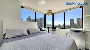 Waikiki beach modern studio No resort fee Best location - Image 1