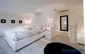 Black And White Suite - Image 2