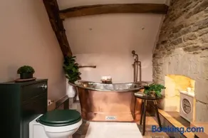 Homestead - Cosy Cotswolds Cottage with Hot Tub - Image 4