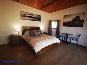 Rostrevor Pickers Cottage - Image 2