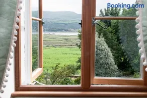 Taldraeth - Old Vicarage Guest House - Image 4