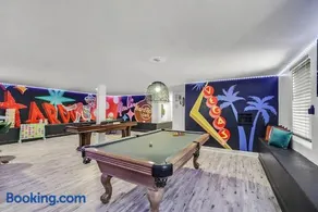 8000sf 7BR Villa Casita Pool Spa Gym & Games - Image 3