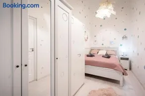 Triangle Apartment - FREE PARKING! - Image 2