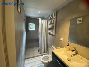 Guest House with 2 Parking Places Free - Image 4