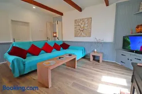 Habitación en casa de familia con jardín - Image 2