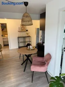 Quiet Modern Apartment - Image 2