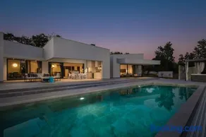 Villa Vines, Modern luxury in serene seclusion - Image 5