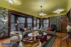Akrons Werner House Historic 4 Bedroom Luxury - Image 1