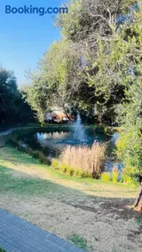 Luxury 1-Bedroom Apartment in Fourways-Sandton with FREE Gym, swimming Pool and Restaurant - Image 5