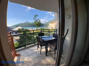 Logement avec terrasse sur lac, tout confort, dans résidence avec PLAGE et PONTON PRIVEE - Image 2