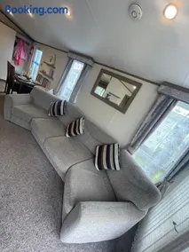 Luxury Static Home 2 Bed Sleeps 6 - Image 4