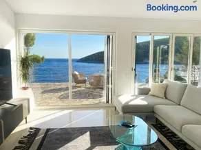 Villa Moro: Beachfront Privacy - Image 3