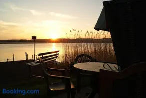 2 Raumwohnung mit sonniger Terrasse und Seeblick - Image 1