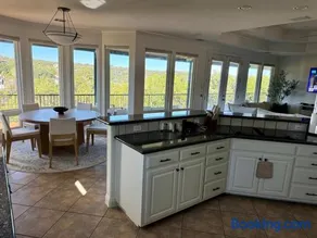 Luxury Lakefront Escape - Boat Dock, Lift & Views - Image 2