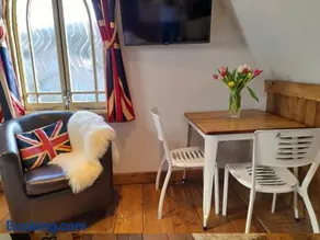 Quaint Studio Loft Room nr Hampton Court - Image 1