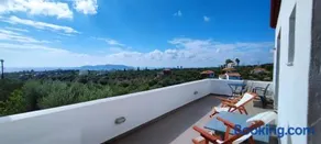 LIOFYTO - Stylish villa with views to Foinikounda bay - Image 2