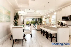 Naples Park Duo Estate 8BR 7.5BA Private Pool Home Sleeps 20 Near Vanderbilt Beach Mercato - Image 5