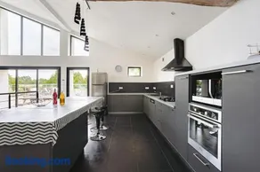 Cottage avec terrasse, piscine et jardin | Vue jardin | Idéal pour le télétravail - Image 4