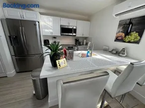 Modern Apartment Miami Oasis - Image 5