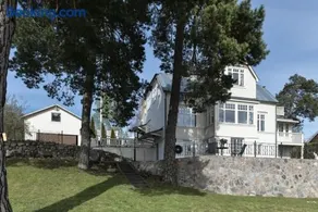Sekelskiftesvilla med sjötomt, brygga & roddbåt - Image 5
