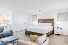 2008 King Suite, 2nd Floor Serenity - Image 1