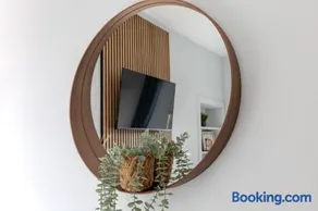 Beautiful Ground Floor Apartment - Image 2