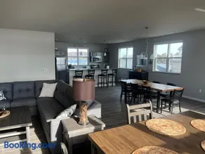 Luckys Lodge - Image 1