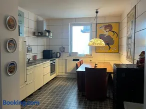 Rim Ferienwohnung 4 Räume 3 Schlafzimmer und 1 Wohnzimmer 2 Badezimmer in Lauchhammer West EG 100 qm - Image 1