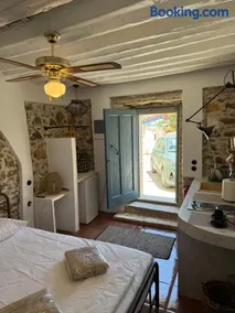 Monolithos House - Image 3