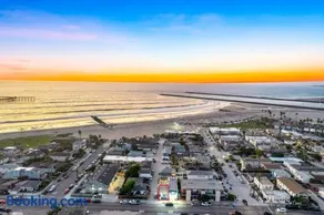 175 Steps to Beach Renovated 1BR w Patio - Image 1