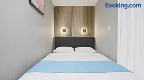 Elegant 3 Bedroom Unit in Lower Manhattan - Image 5