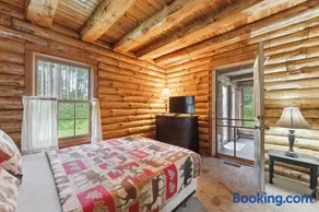 8BR 5BA Huge Dog Friendly Log Cabin near Wisconsin Dells and Lake sleeps 25plus - Image 4
