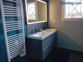 chambre privée bleue avec piscine - Image 2