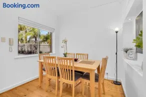 11 Guests 6BR, 5 plus 1 Self Contained Granny Flat - Image 2