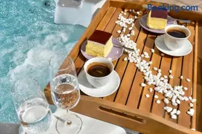Luxury Villa Apartment - Private Jacuzzi & Sauna - Image 3