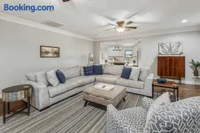 Modern Spacious 3 Bedroom Home - Image 2