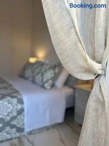 Sunny Beachfront Apartment - Image 5