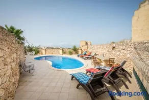 3 Bedroom Holiday Home with Private Pool and Views - Image 2