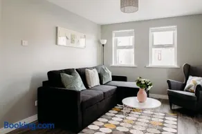 Central Apartment Newcastle - Image 2