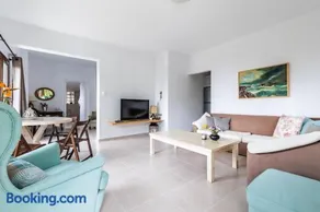 Oikia Guesthouse - Image 2