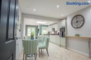 Lower Chestnut House, 2 Bedroom, Central Worcester - Image 1